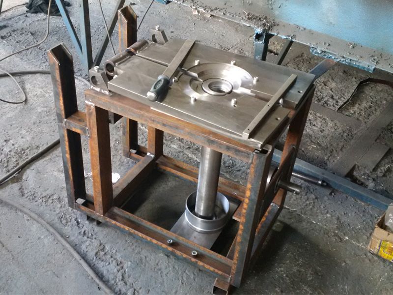 Универсальный ручной станок для изготовления гофроколена 