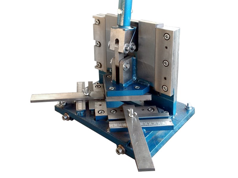 Висічний прес для вирізання кутків